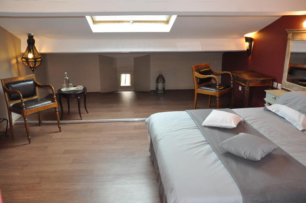Welche Hotels liegen am n\u00E4chsten am Flughafen Charles De Gaulle? Caraman Zimmer foto