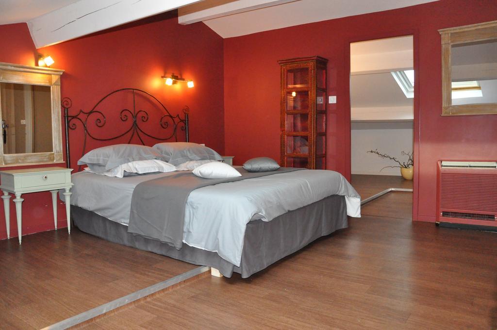 Welche Hotels liegen am n\u00E4chsten am Flughafen Charles De Gaulle? Caraman Zimmer foto