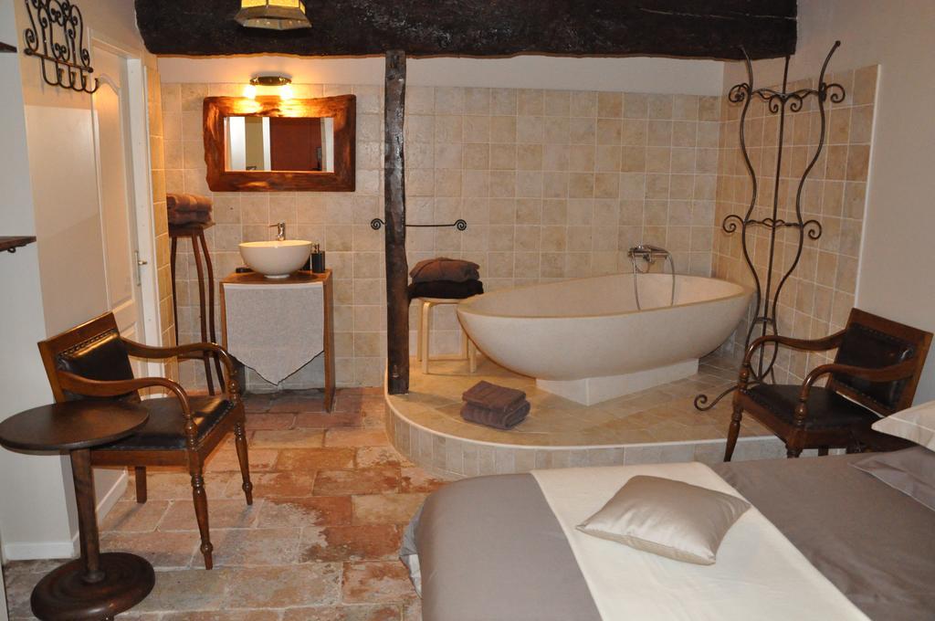 Welche Hotels liegen am n\u00E4chsten am Flughafen Charles De Gaulle? Caraman Zimmer foto